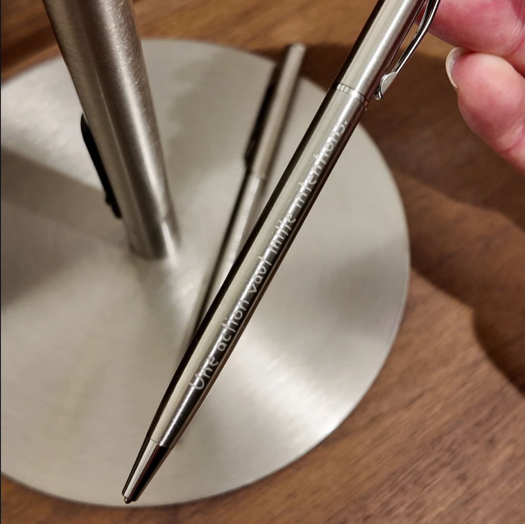 Stylo gravé en métal