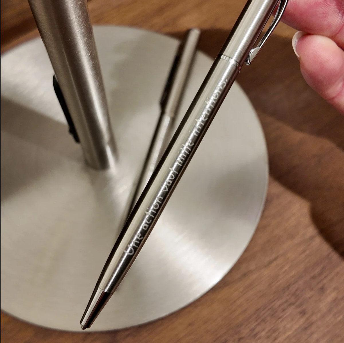 Stylo gravé en métal