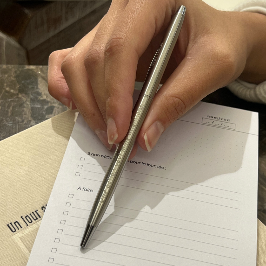 Stylo gravé en métal