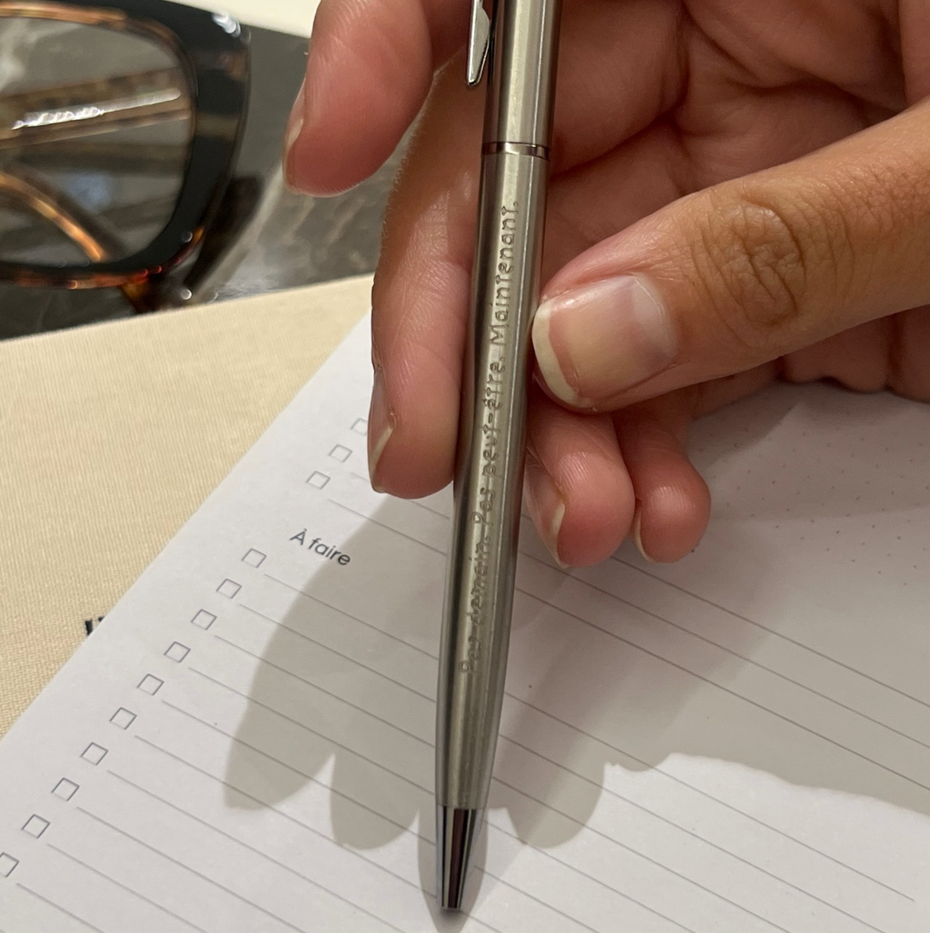 Stylo gravé en métal