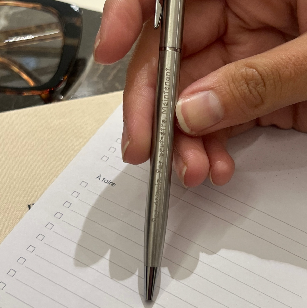 Stylo gravé en métal