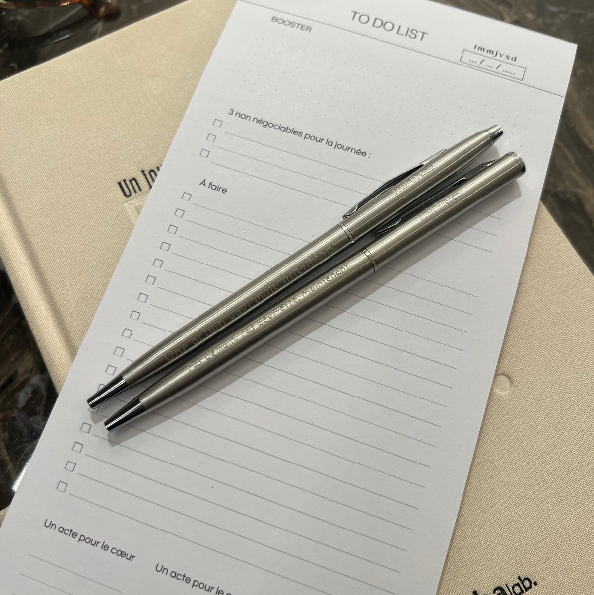 Stylo gravé en métal