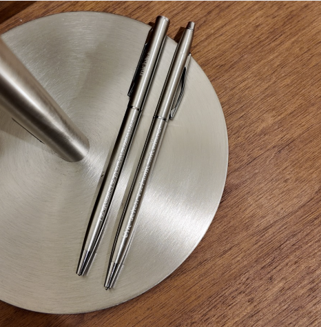 Stylo gravé en métal